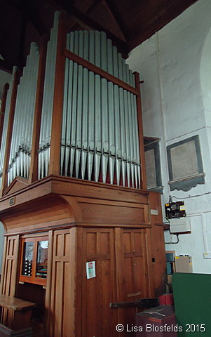 Memorials_to_the_Outram_family_behind_the_organ123