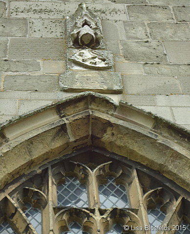 Carving_over_the_tower_window069