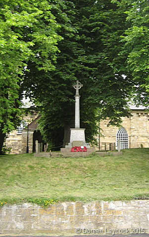 Churchyard_and_church_as_seen_from_the_road007