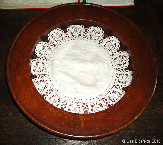 Collection_dish_with_a_crotchet_edged_doiley157