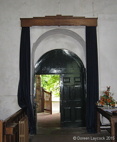 Doorway_from_the_inside088