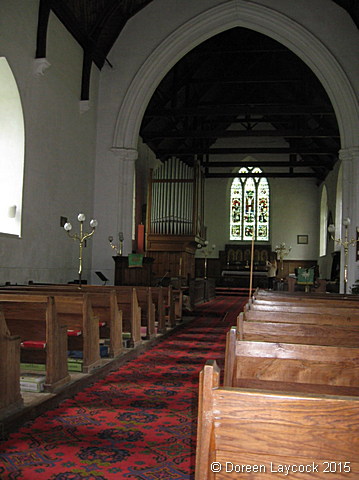 Nave,_chancel_arch_and_chancel095