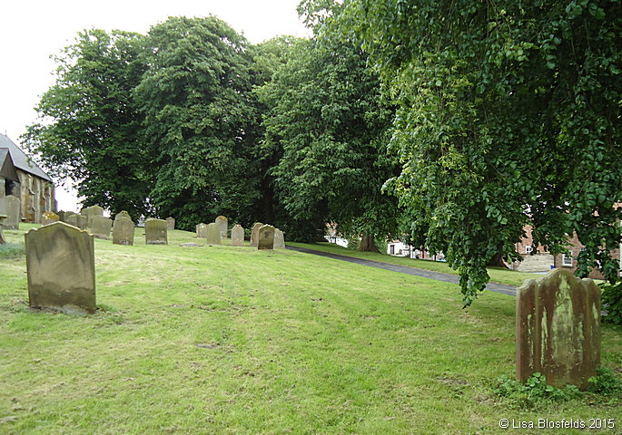 South_side_of_the_churchyard036