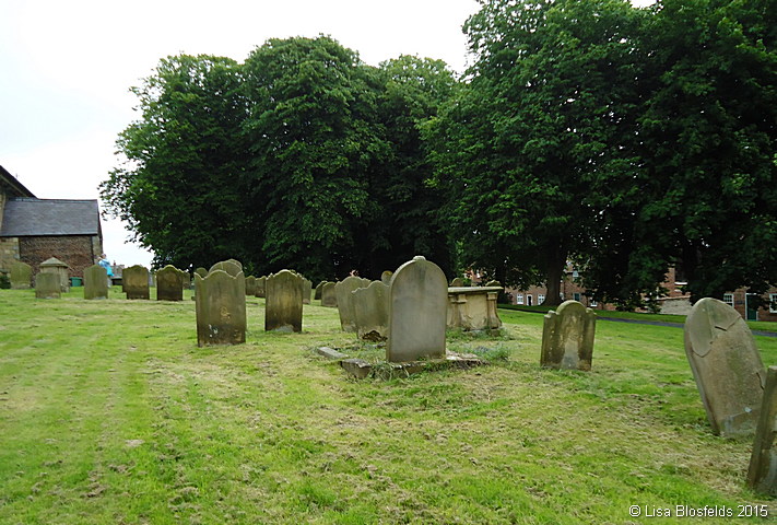 South_side_of_the_churchyard037